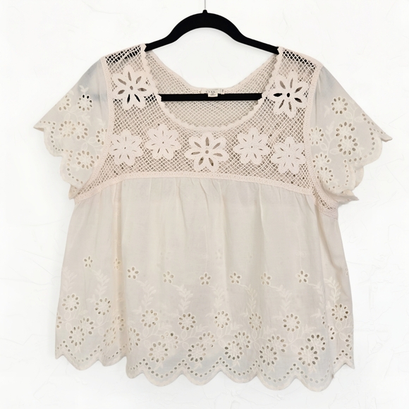 Artelier Nicole Miller Tops - Artelier Nicole Miller Boho Eyelet Lattice Scalloped Cream Top, M